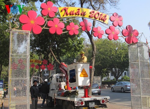 Hanoi welcomes Lunar New Year holiday - ảnh 1